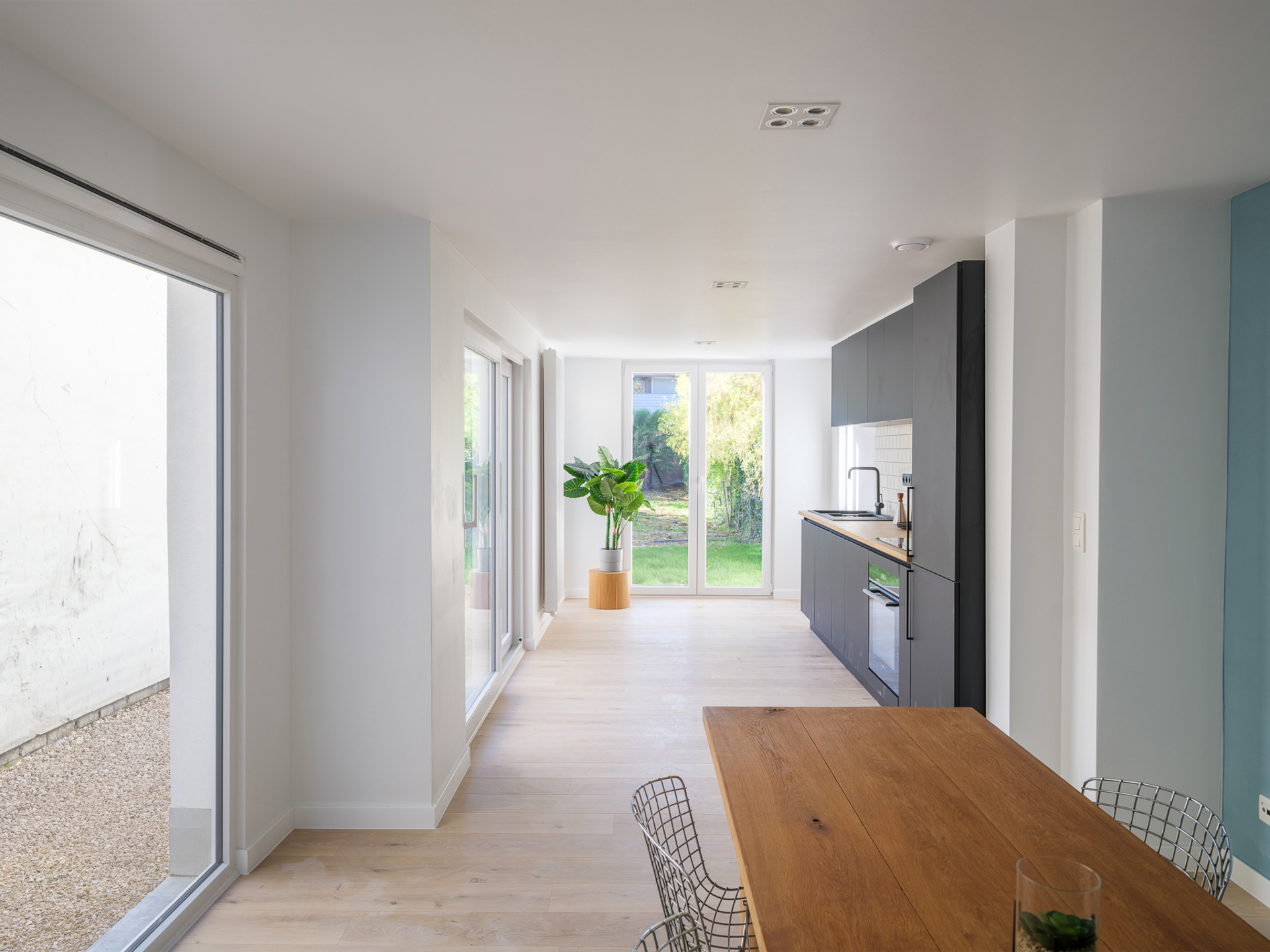 Volledig gerenoveerde woning met tuin en vier slaapkamers - foto 5