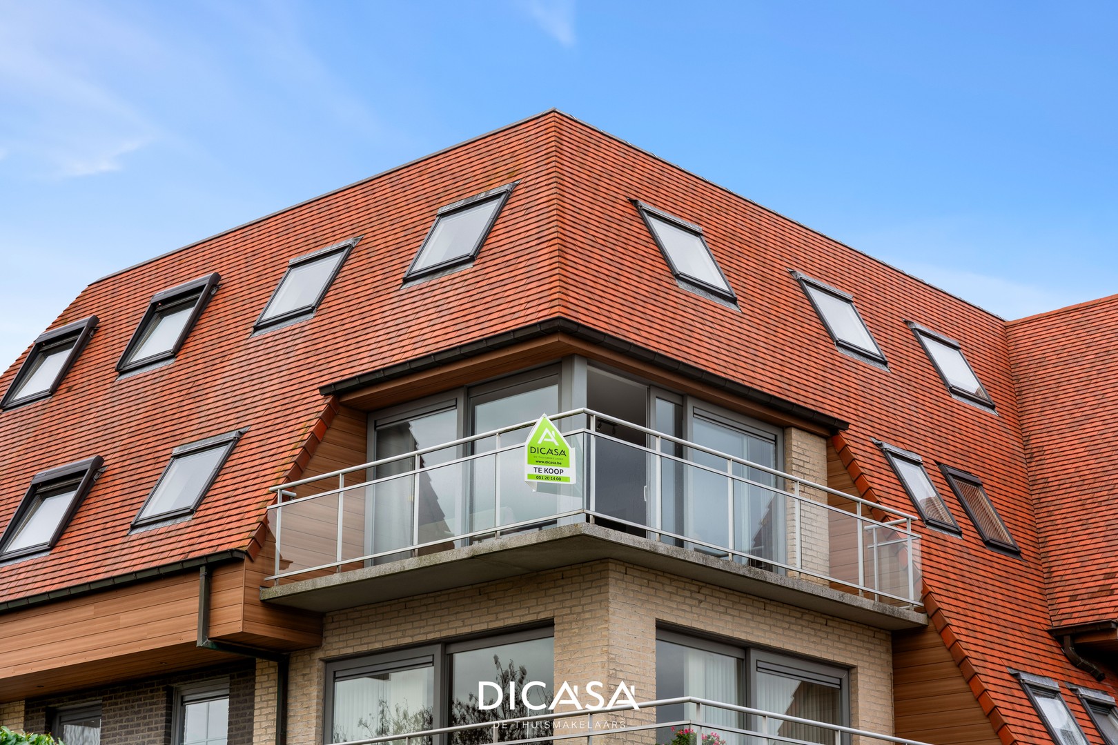 Lichtrijk duplexappartement met 2 slaapkamers, garage en autostaanplaats te Bredene - foto 2