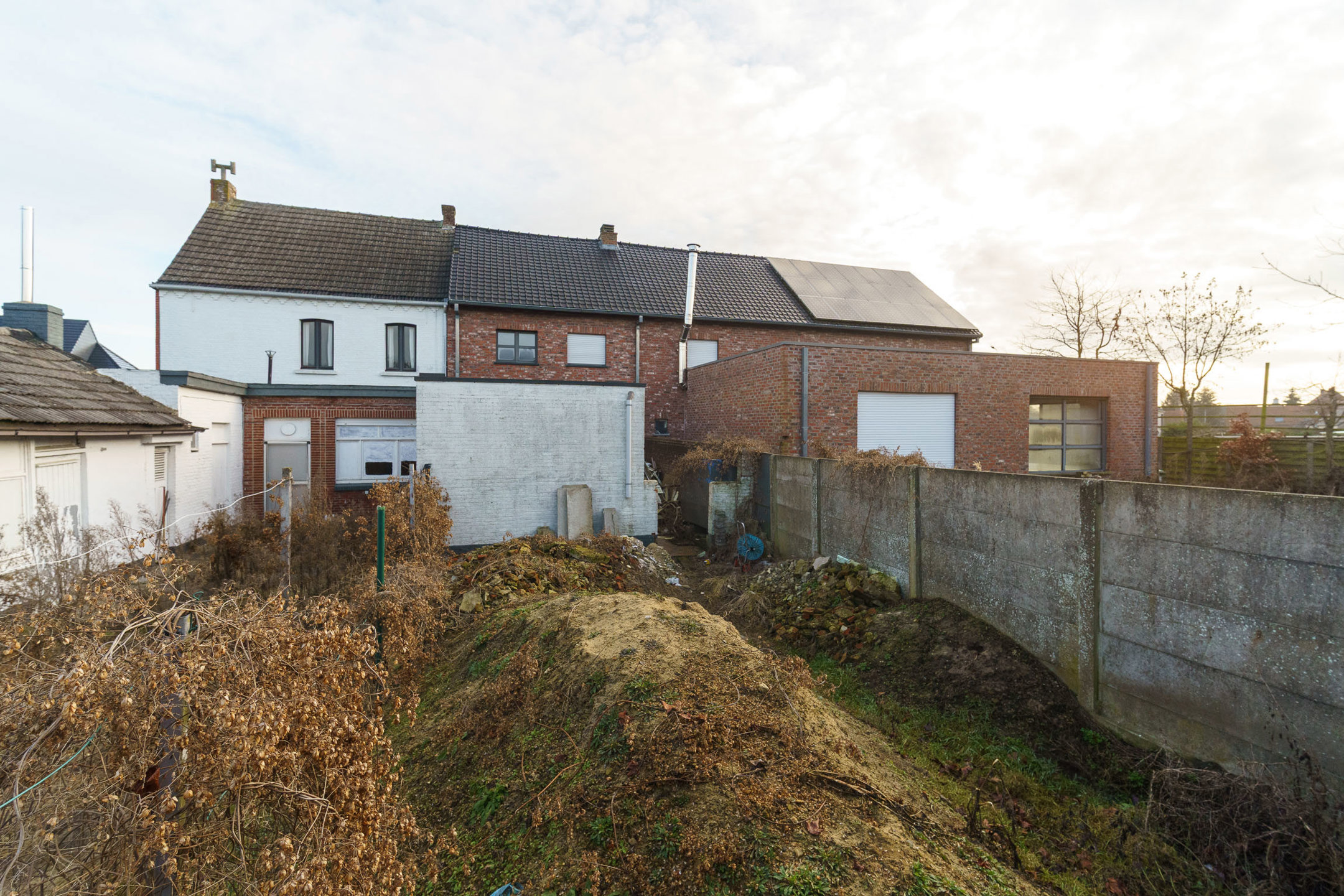 Te renoveren woning met 2 slpk en zolder nabij Balen-centrum - foto 2