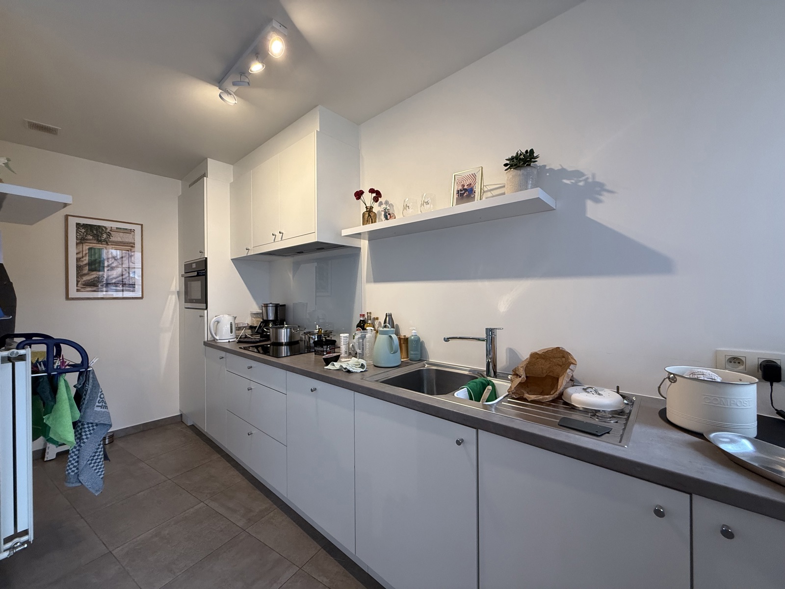 Ruim appartement met zonnig terras en 2 autostaanplaatsen in Mol - foto 4