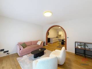 MOLENBEEK-SAINT-JEAN, situé à proximité proche des transports et de toute commodité, superbe appartement moderne MEUBLE de ± 68m² loué meublé. Le...