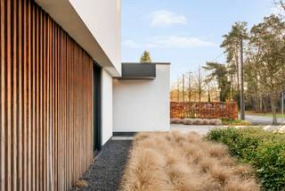 Stijlvol wonen en werken in een energiezuinige droomvillaOntdek deze strakke, moderne villa, een toonbeeld van architecturale perfectie waar luxe en...