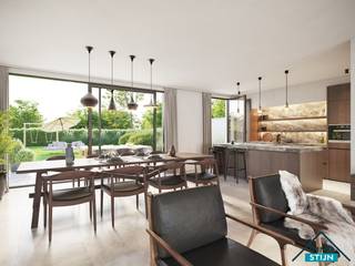 In de rustige omgeving van Baliebrugge in Oostkamp vind je deze moderne nieuwbouwwoning. Licht speelt de hoofdrol in de ruime woonkamer, die overvloeit in een open, volledig hyper-geïnstalleerde keuken. Praktisch ontworpen met een inpandige garage en een apart gastentoilet op het gelijkvloers.<br />Boven wacht een nachthal die toegang geeft tot drie royale slaapkamers, een badkamer uitgerust met ligbad, inloopdouche en dubbel lavabomeubel, een apart toilet en een berging/wasplaats. Een zolder bereikbaar via een trapluik biedt extra mogelijkheden. Deze woning combineert modern comfort met energiezuinigheid: vloerverwarming, aangedreven door een lucht-water warmtepomp, zonnepanelen en een regenwaterput van 10.000 liter. De omheinde tuin biedt privacy dankzij zwarte draadafsluiting en tuinmuren. Ideaal voor wie rustig, comfortabel en duurzaam wil wonen. ( sted.inl.: in aanvraag)