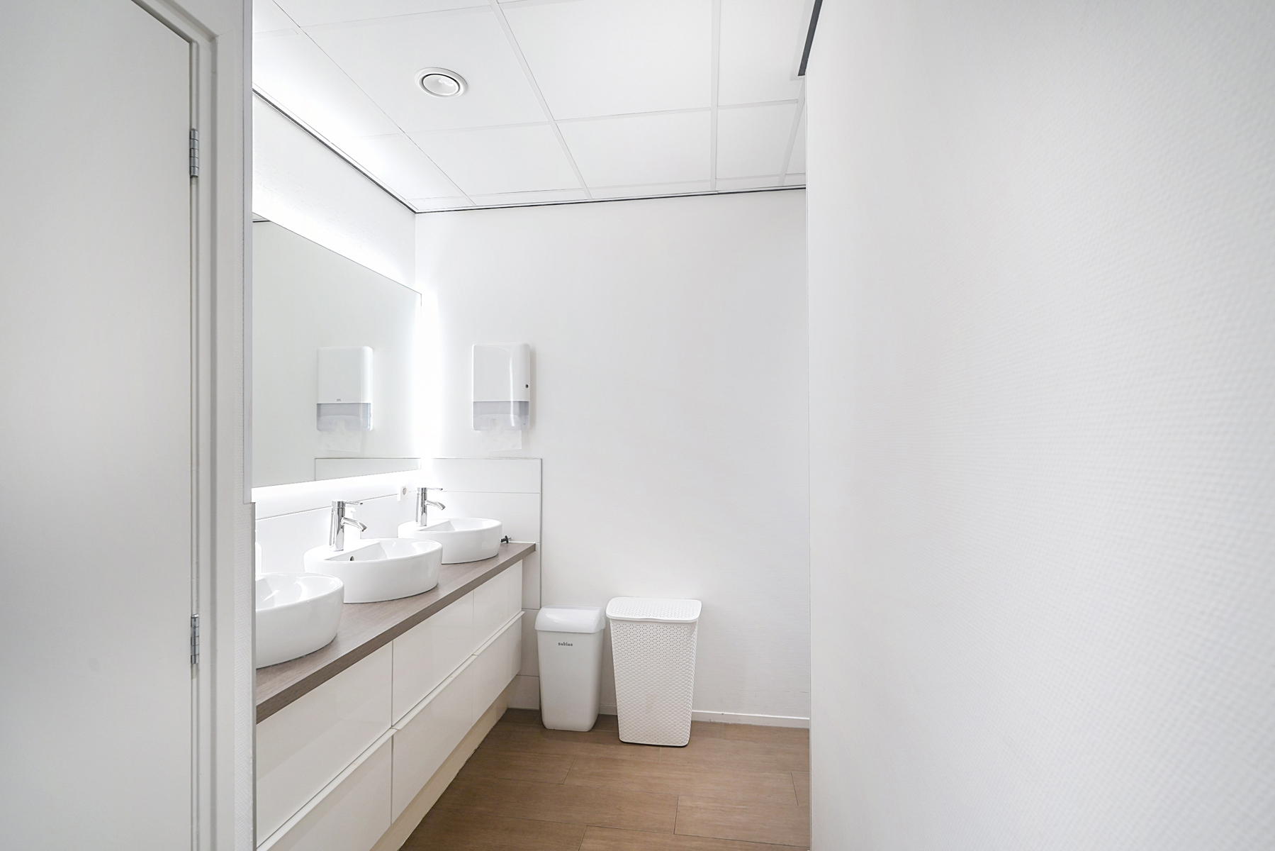 Commercieel gelijkvloers 133m², ideaal voor vrij beroep, wellness, horeca - foto 5