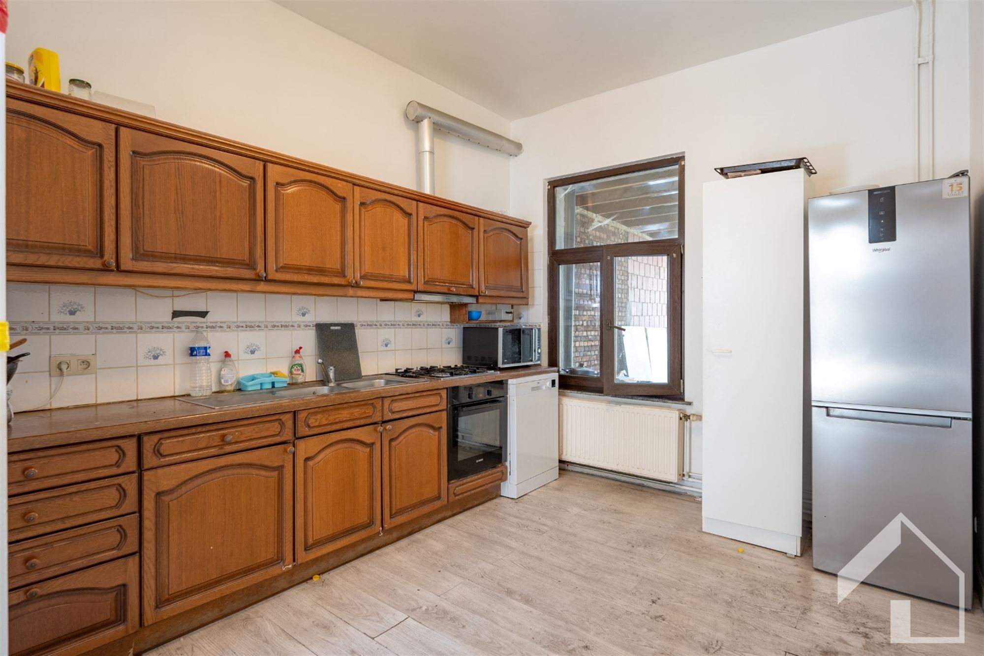 Ruime woning (190 m²) met tuin en veel potentieel - foto 2