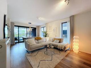 Dit gezellig bemeubeld 1 slaapkamer appartement met een oppervlakte van 61 m² biedt alle comfort. Gelegen in de buurt van Gent Zuid, geniet je...