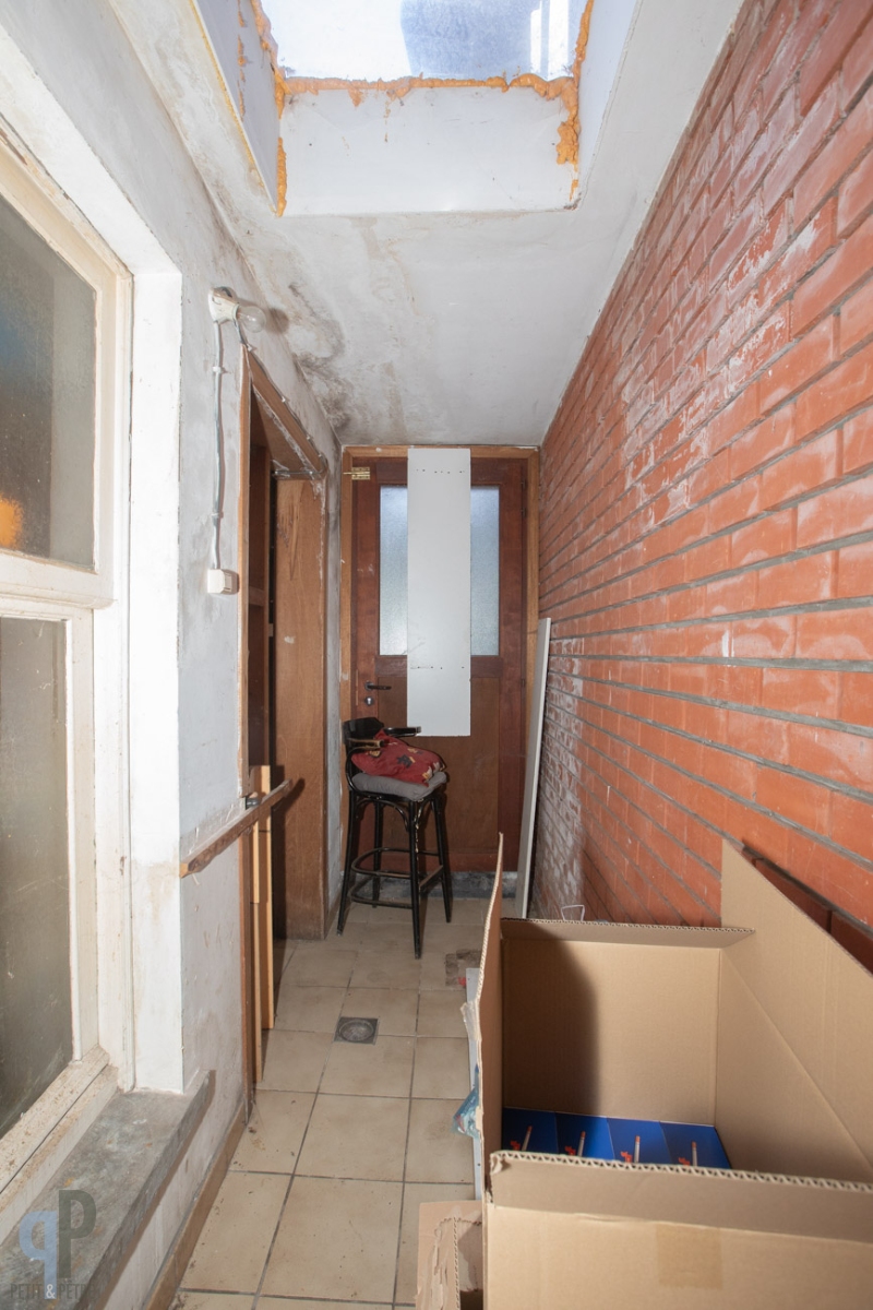 Te renoveren winkelpand met stadstuintje op 100m² - foto 4