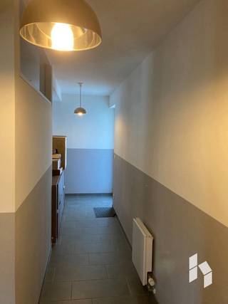 Appartement (105 m²) op de eerste verdieping met 2 slaapkamers, een terras en een ondergrondse parking in Overpelt. <br /><br /><strong>BIJZONDERHEDEN:</strong> <br />- Beschikbaar vanaf 15/12/2026;<br />- Centraal gelegen<br />- Ondergrondse parking + berging <br /><br /><strong>INDELING:</strong> inkomhal, toilet, woonkamer, keuken, berging, 2 slaapkamers, badkamer, terras <br /><br />
<p>Indien u een bezichtiging wenst, gelieve u hieronder kandidaat te stellen.<br />Zodra we u hiervoor selecteren, contacteren we u voor een afspraak.</p>
<p>Door de grote toestroom van huuraanvragen, zijn we niet in de mogelijkheid iedereen persoonlijk te beantwoorden, indien u binnen 10 dagen geen reactie van ons heeft ontvangen, komt u niet in aanmerking voor dit pand.</p>
