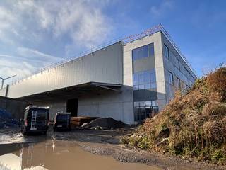 Deze ruime logistieke site in Harelbeke (kant Kortrijk) omvat 4069 m² magazijnruimte met mogelijkheid tot 1200 m² kantoorruimte. Dankzij...