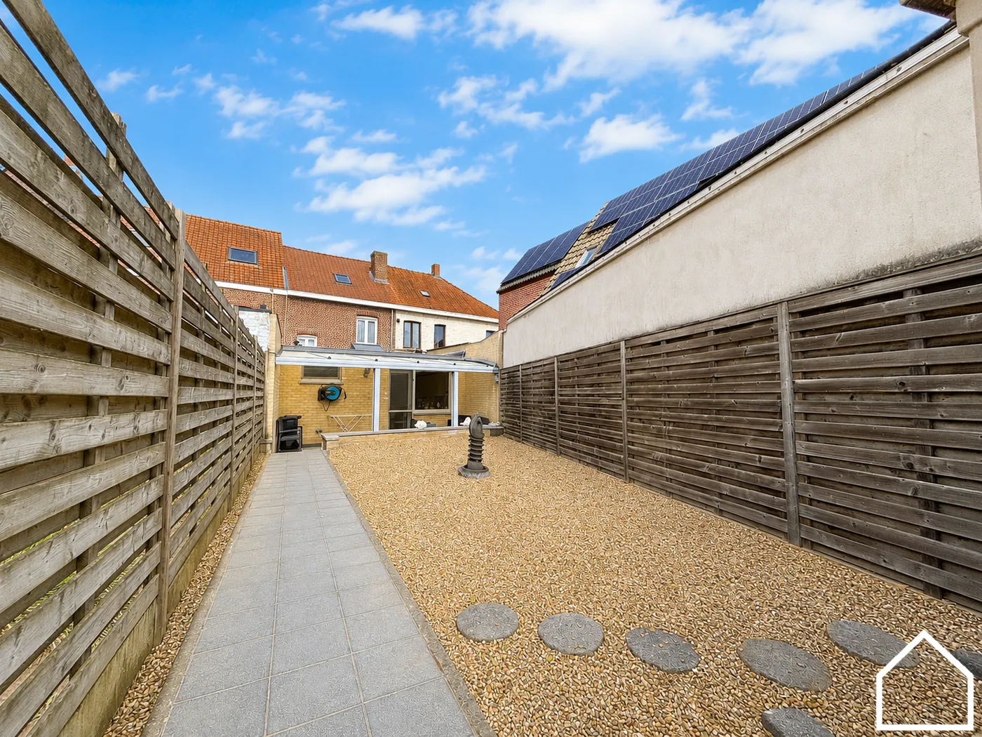 Instapklare woning met 2 slaapkamers (mogelijkheid tot 3) en zonnige tuin - foto 2