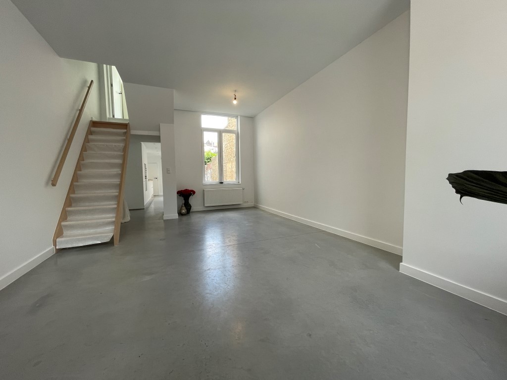 Volledig gerenoveerde woning in centrum Brugge, met terras, tuin én fietsdoorgang - foto 2