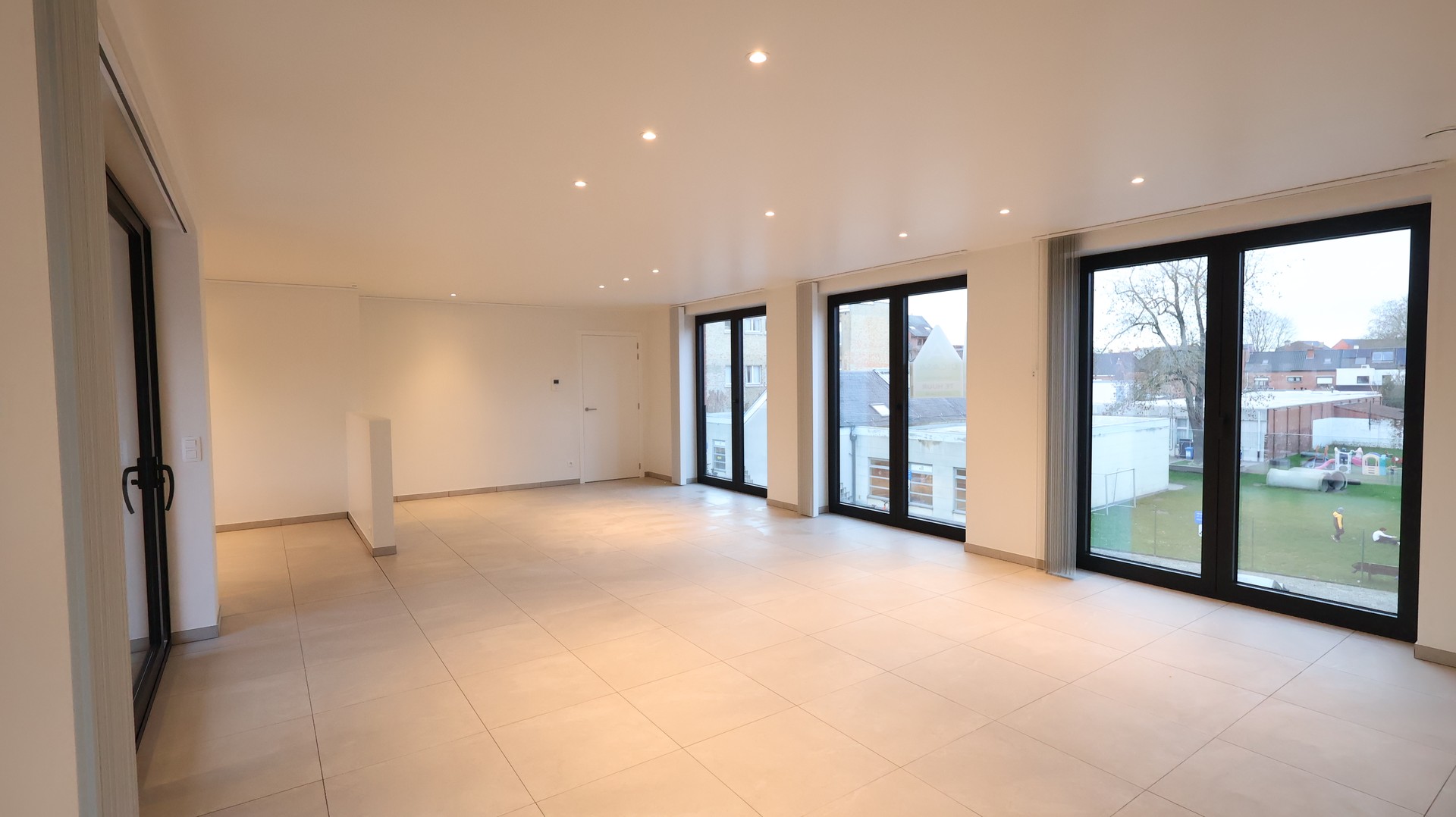 Apartment for rent in Roeselare with 2 bedrooms - photo 2