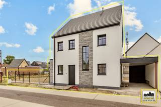 <p>"ABSOLUTE TOPPER" - Afspraak ENKEL telefonisch via Randy Remue op 0479/99. 99. 90, meer info via Facebook "Remue Randy" - LIKE de pagina en blijf op de hoogte van alle nieuwe woningen. De stukken van de woning zijn te consulteren op www.immo-zone.be. Deze rustig gelegen sublieme nieuwbouwwoning met 3 slaapkamers, carport en tuin vinden we terug te Pruytenshof 7, Serskamp. Indeling: Via de inkomhal begeven we ons links naar de lichtrijke leefruimte met zithoek en eetplaats en met aansluitend de luxueus ingerichte keuken met aangrenzende bergplaats. Op het 1e verdiep treffen we de 3 slaapkamers en de moderne badkamer met dubbele lavabo en inloopdouche. Op het 2e verdiep is er een ruime, reeds geïsoleerde zolder, die nog naar wens is in te richten. Buiten geniet u van een aangenaam terras en zonnige tuin. De hoogwaardige afwerking en leuke eyecatchers zoals de balustrade met led-verlichting, ingewerkte kookplaten,... maken van deze woning een buitenkans! Zonnepanelen aanwezig. Exclusief aansluitingskosten en BTW. Dit pand is een ABSOLUTE TOPPER voor starters, gezinnen of investeerders. Gelegen vlakbij winkels, scholen, openbaar vervoer en op 7 km van de autosnelweg. <br />P-score: A / G-score: A. VOOR ZEER SNELLE BESLISSERS!!<br />IMMO ZONE RHODELAND RANDY REMUE - 0479/99. 99. 90 </p>