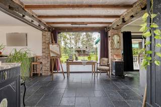 Immo Pické biedt U dit uitzonderlijke landhuis met aangrenzend weiland aan omgeven door natuur en weilanden maar toch gelegen op wandelafstand van...