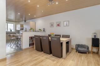 Dit karaktervol instapklaar huis langs de Prins Karellaan in Assebroek biedt een ideale combinatie van ruimte, comfort en een centrale ligging...