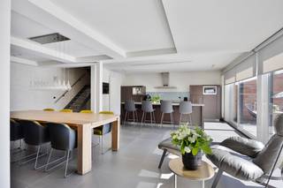 Stijlvol wonen in As: ruime, instapklare woning met tuin en garageOp zoek naar ruimte, licht en comfort op een centrale ligging? Deze charmante...