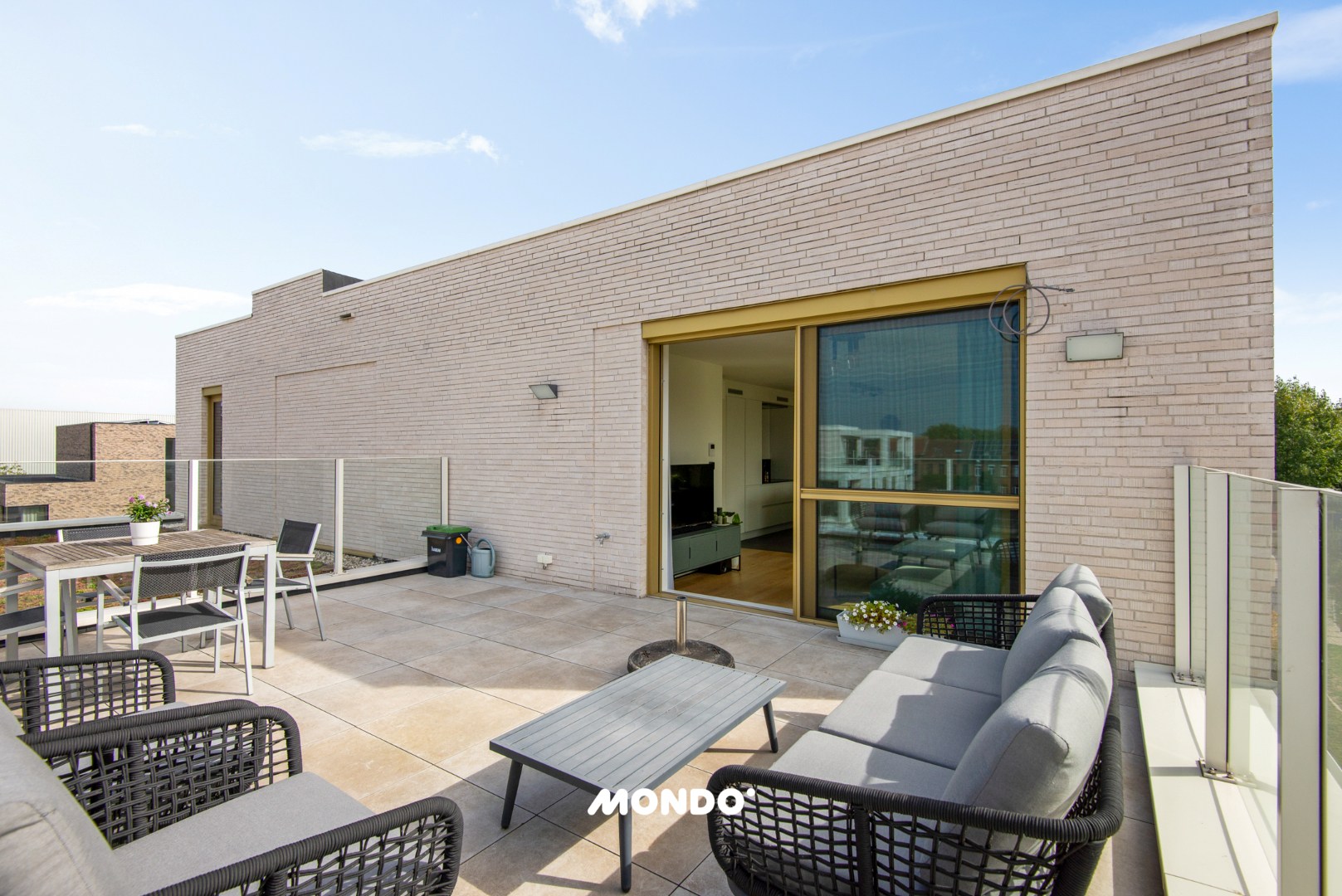 Lichtrijk 2 slaapkamerappartement met ruim terras en open zicht op de vaart - foto 5
