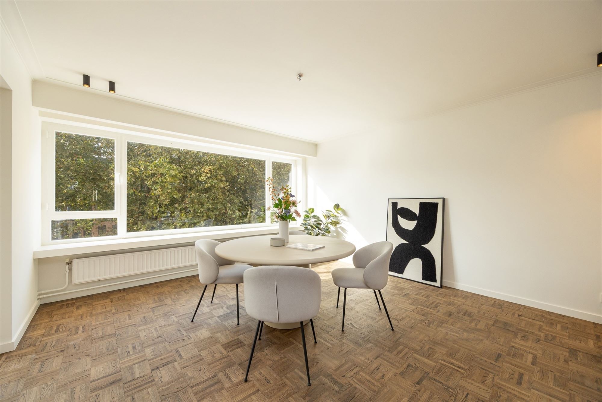 Gerenoveerd appartement met drie slaapkamers en terras - foto 5