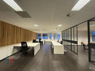 Instapklare kantoorruimte van 319 m² te koop op toplocatie in het Westwing Park in Roeselare. Deze recent ingerichte ruimte combineert modern...