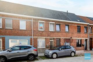 Te koop te Lokeren!Vlakbij scholen, station en stadscentrum Lokeren, vind je deze stevig gebouwde gesloten bebouwing.Deze woning biedt tal van...