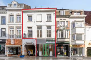 Handelspand te koop in het centrum van Kortrijk. Gelegen in de Lange Steenstraat, de winkelstraat in Kortrijk.Indeling: - Gelijkvloerse commerciële ruimte (ca. 70 m²)- 2 verdiepingen te gebruiken als opslagDit pand kan onderhevig zijn aan de renovatieverplichting die door de Vlaamse overheid wordt opgelegd voor niet-residentiële gebouwen. Consulteer voor meer informatie de website van het Vlaams Energie- en Klimaatagentschap via https://www.energiesparen.be/nr/renovatieverplichting.Op zoek naar bedrijfsvastgoed bestaande uit een handelspand te koop in het centrum van Kortrijk? Contacteer ons voor meer informatie of een bezoek ter plaatse. Bestuursmaatregelen in het maatregelenregister: nee