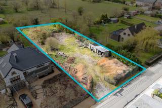 Prachtig vlak perceel met een oppervlakte van 11,53 are en een straatbreedte van 21,67 m. Ideaal gelegen in het aangename landelijke kader van...