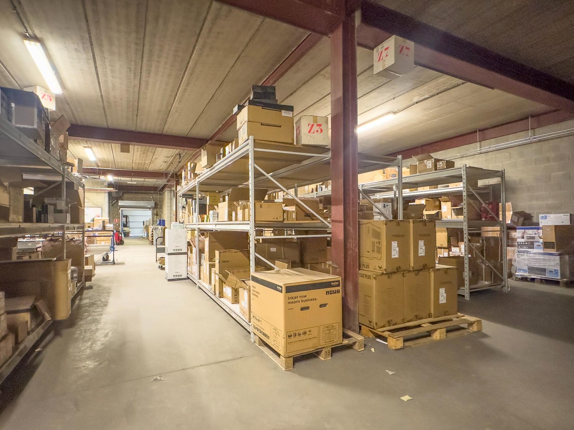 Bedrijfsgebouw met magazijn 1.150m² en kantoor 800m² op toplocatie te Merksem! - foto 4