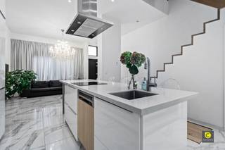 Maison prête à être emménagée avec 2-4 chambres à coucher et un grand jardin SW !Cette charmante maison est située dans un quartier calme, à deux pas...