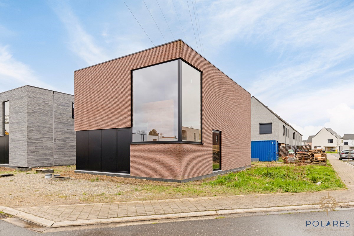 Detached, modern and spacious villa - photo 1