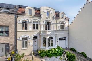 Immo Pické biedt U deze schitterende en perfect onderhouden herenwoning (470m²) aan gelegen in de nabijheid van alle mogelijke faciliteiten...