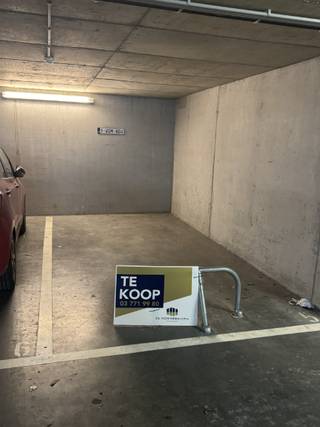 ondergrondse parkeerplaats op -1, voor eigen gebruik, vrij van huurder, ook als investering, gemakkelijk te verhuren aan 1.000 euro/jaar