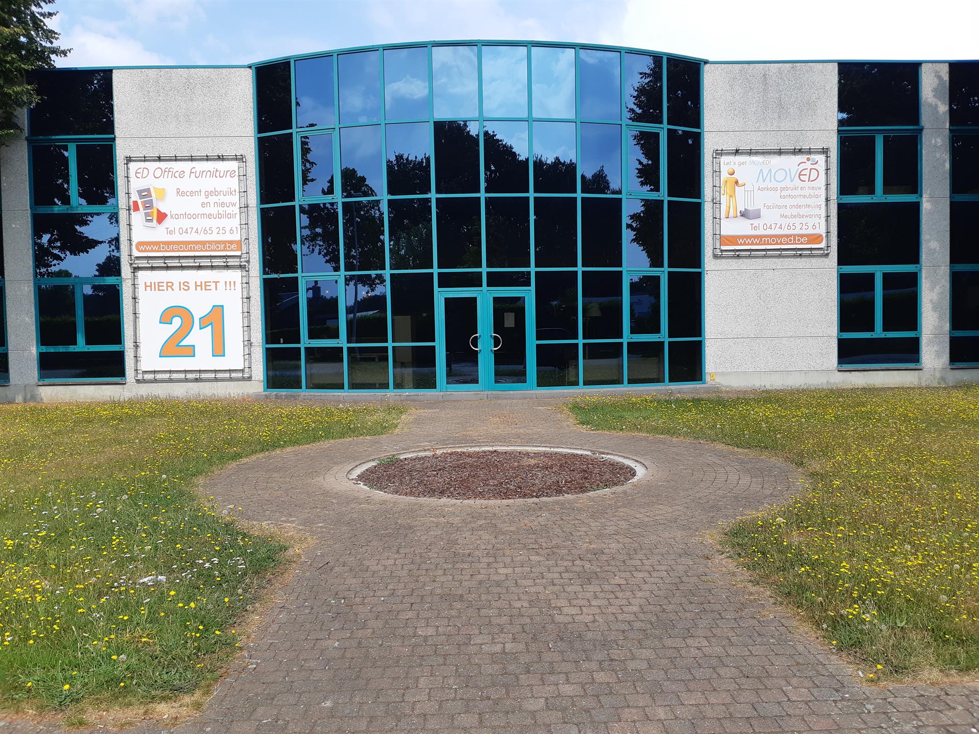 TE HUUR - Bedrijfshal met mooie showroom en kantoorruimte - foto 3