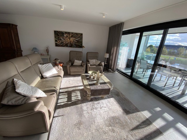 Ruim en instapklaar appartement met 3 slaapkamers, 2 terrassen en garage. - foto 5