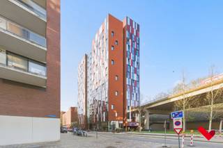 Bienvenue à Louvain ! Vous recherchez une opportunité d'investissement sans les tracas liés à la location ou à la gestion de votre bien ? Ne cherchez plus ! Waterview est un projet unique qui offre l'occasion idéale de réaliser un investissement immobilier en toute sérénité.<br /><br />Qu'est-ce qui rend Waterview si spécial ? Un partenariat avec la KU Leuven garantit que l'intégralité du processus de location et de gestion du studio est prise en charge pour vous ! Vous trouverez plus d'informations sur ce partenariat avec la KU Leuven en suivant ce lien :<br /><br />https://www.kuleuven.be/residenties/waterview<br /><br />Ce magnifique studio est spécialement conçu pour les étudiants ; il bénéficie de finitions de haute qualité et est situé dans un quartier résidentiel entièrement réaménagé, au niveau du Vaartkom.<br /><br />Le studio est équipé d'une cuisine et d'une salle de bain privatives, ainsi que d'un lit, d'une armoire, d'une table, d'une chaise et d'un meuble à tiroirs. Le bâtiment dispose également d'un grand local à vélos sécurisé.<br /><br />En bref, Waterview vous offre la possibilité d'investir dans l'immobilier sans les soucis habituels liés à la location et à la gestion. Saisissez cette opportunité de valoriser votre investissement dans un quartier dynamique, idéalement situé à proximité de la gare de Louvain.<br /><br />Intéressé ? Prenez rendez-vous dès aujourd'hui pour une visite sur place avec Ruben, via info@bvm-vastgoed.be ou en appelant le 016 23 21 45.