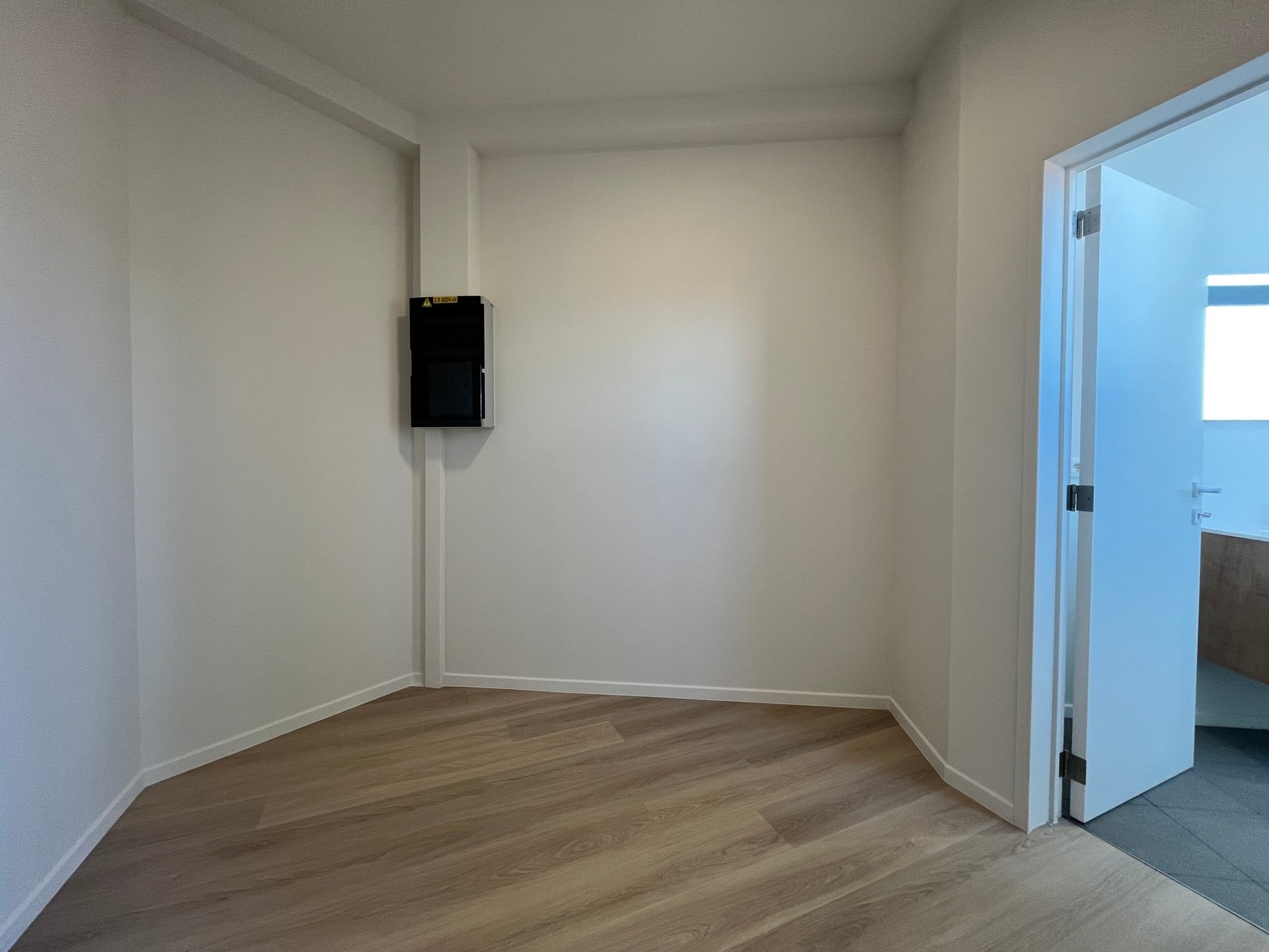 Grondidg gerenoveerd 1 slpk appartement met dressing - foto 5