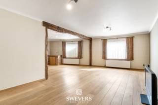 Voor meer info en foto’s, surf naar www.swevers.be –Deze karaktervolle woning in de Ridderstraat 51 te Nieuwerkerken biedt een ideale combinatie van...