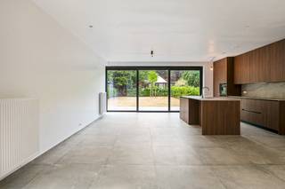 Halfopen nieuwbouwwoning met 4 à 5 SLPKS en grote tuin in Kapellen!Deze prachtige BEN-woning is rustig doch centraal gelegen in Kapellen. Echter is...