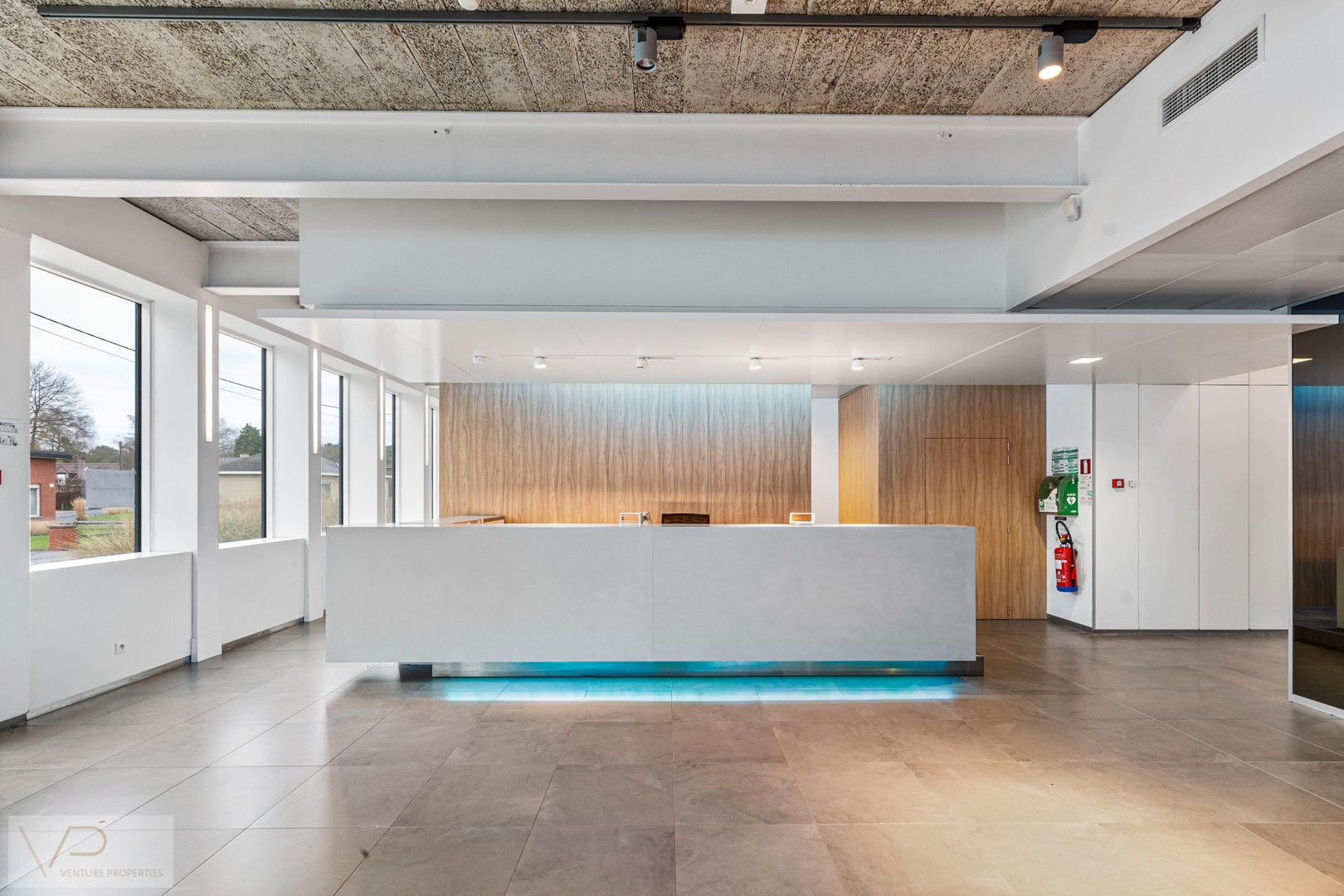 Kantoorruimte van 1000 m² te huur met veel buitenparking - foto 1