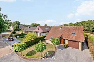 Voor meer info en foto’s, surf naar www.swevers.be – Welkom in deze instapklare, deels gerenoveerde gezinswoning aan de Europarklaan 215...