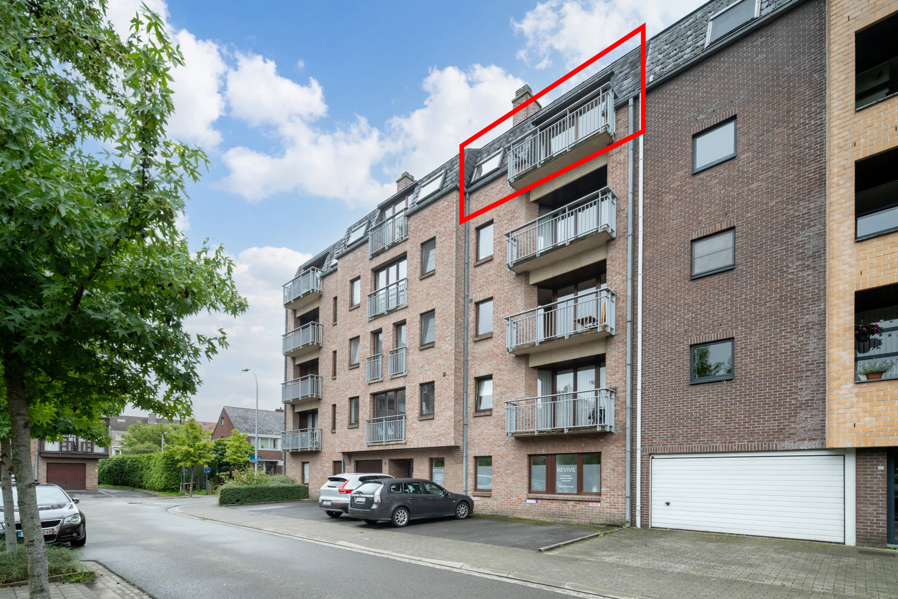 Ruim duplexappartement met 3 slaapkamers en inpandige garage - foto 1
