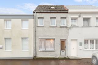 [[ DIT PAND NEEMT DEEL AAN DE ERA OPEN HUIZEN DAG OP 14/3 VAN 17:30 TOT 18:30 ]]Te koop: gesloten huis in het centrum van Denderbelle, op...