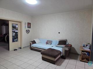 Dit appartement bevindt zich in een kleinschalig gebouw met slechts één ander appartement op de eerste verdieping.Via de eigen inkomdeur betreedt u...