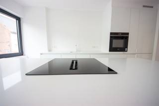 Volledig en centraal gelegen gerenoveerd appartement.Gelegen op de eerste verdieping:- Inkomhal- Gastentoilet- 2 Slaapkamers waarvan één...