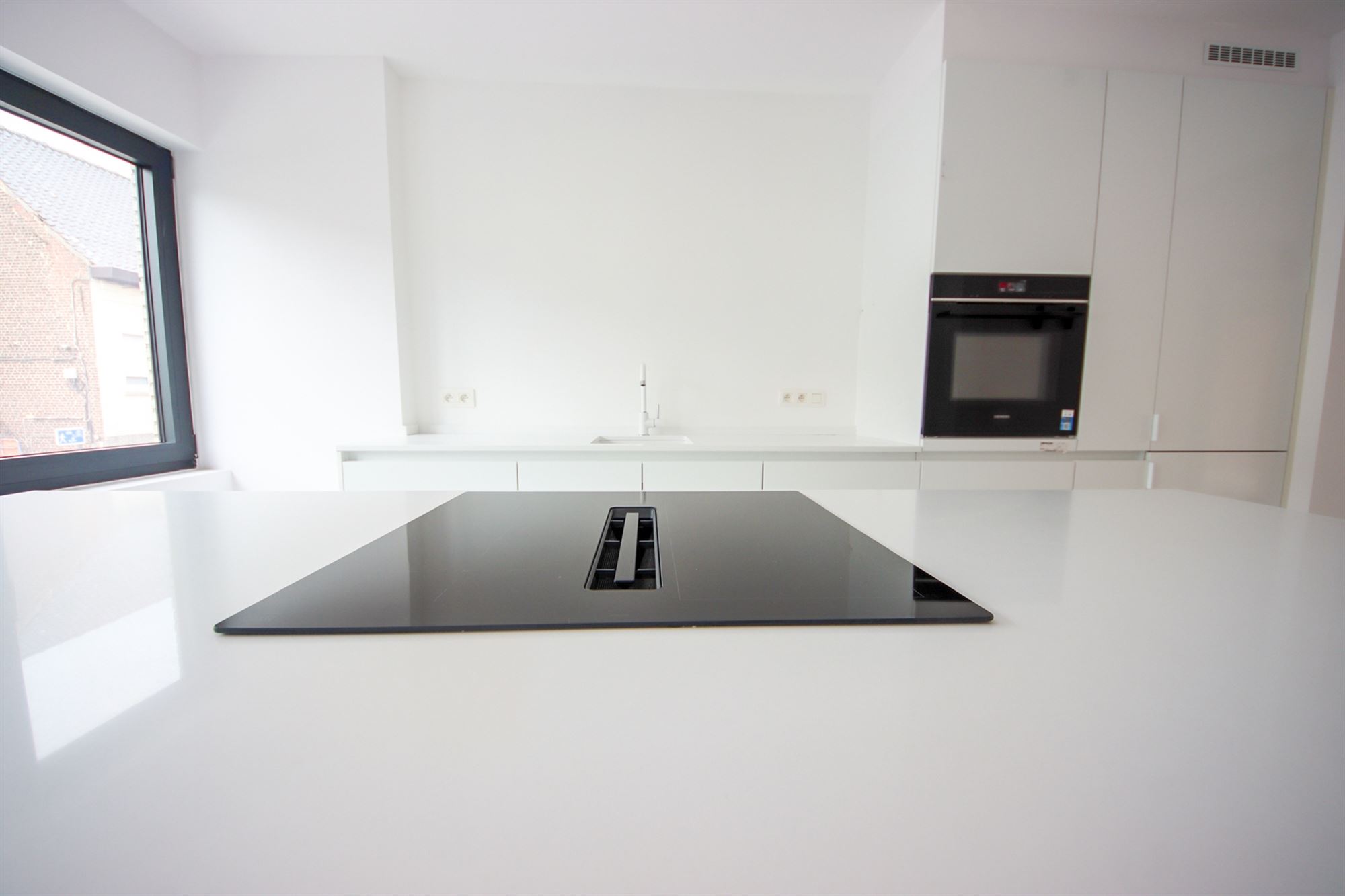 Volledig en centraal gelegen gerenoveerd appartement - foto 2