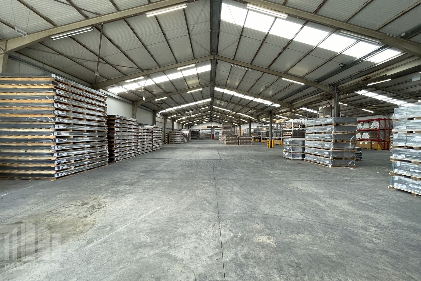 Magazijnruimte van 2.149 m² te huur op Industrieterrein Zuid te Tielt - photo 1