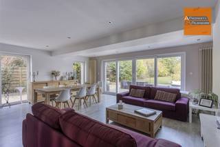 <p><span>Spacious move-in ready home with a beautiful garden in Duisburg (Tervuren).<br /><br />Nestled in the peaceful and green area of Duisburg (Tervuren), this generous home sits on a 1,238 m² plot and offers 260 m² of living space. It has an EPC label C, is completely asbestos-free, and in 2017 received new façade cladding with additional insulation. <br /><br />On the ground floor, youll find an entrance hall with cloakroom and guest toilet, a bright office space, and an open living area with a modern kitchen, dining room, and a cozy living room with fireplace overlooking the large garden. Wide windows flood the space with natural light and create a seamless connection to the terrace and garden. Upstairs, there are five spacious bedrooms and three bathrooms, complemented by two terraces on the first and second floors. </span></p><p><span><br />This home is perfect for garden enthusiasts, families with children, or anyone who enjoys outdoor living in a tranquil setting close to major roads and Tervurens town center. </span></p><p><span>Key features: </span></p><ul><li><span>Living space: 260 m².</span></li><li><span>Plot size: 1,238 m².</span></li><li><span>EPC label: C.</span></li><li><span>5 bedrooms and 3 bathrooms.</span></li><li><span>Office space on the ground floor.</span></li><li><span>2 terraces + large garden.</span></li></ul><p><span> </span></p><p><span>For more information or to schedule a visit, dont hesitate to contact us at 078 48 47 00 or info@ap-p.be.</span></p>