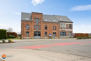 Op een uitstekende locatie te Putte bevindt zich deze ruime, gerenoveerde zonevreemde woning met 5 slaapkamers, een magazijn van 479 m² en tal...