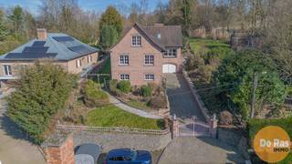 GERAARDSBERGEN - Ruime villa met vele mogelijkhedenDeze ruime villa gelegen in een doodlopende straat te Geraardsbergen biedt vele mogelijkheden...