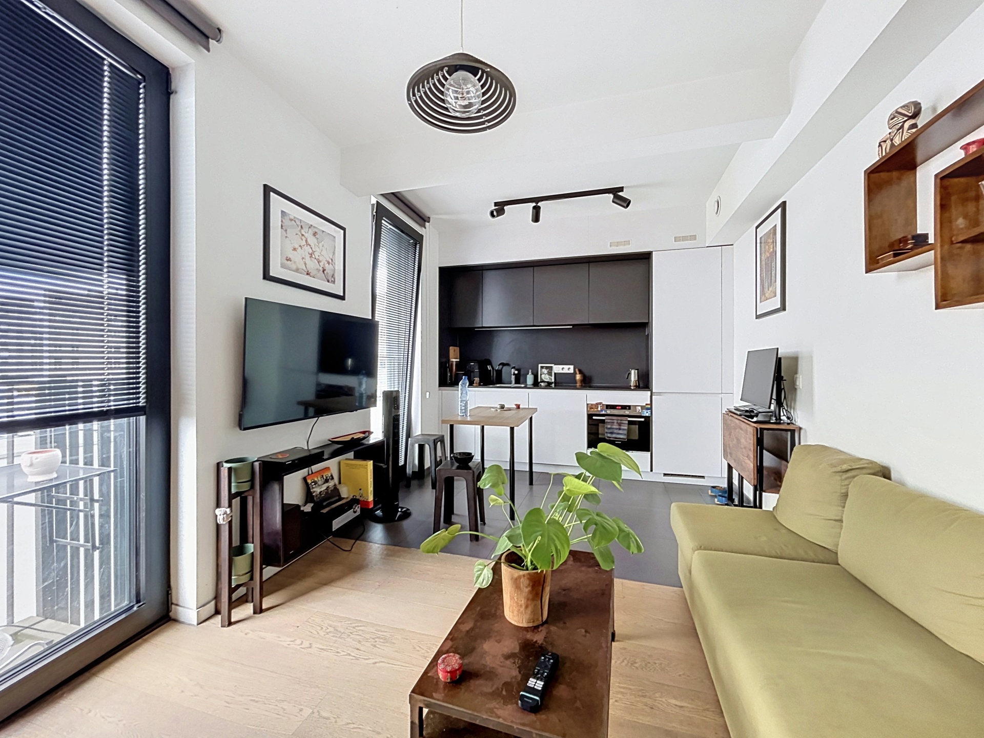 Charmante gemeubelde studio, ideaal gelegen in Brussel - foto 4