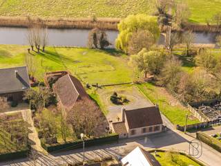 Dit is een unieke kans voor wie wil wonen aan en met zicht op de oude Leie-arm. Prachtig stuk grond (grotendeels in woongebied) van 4500m2, en...